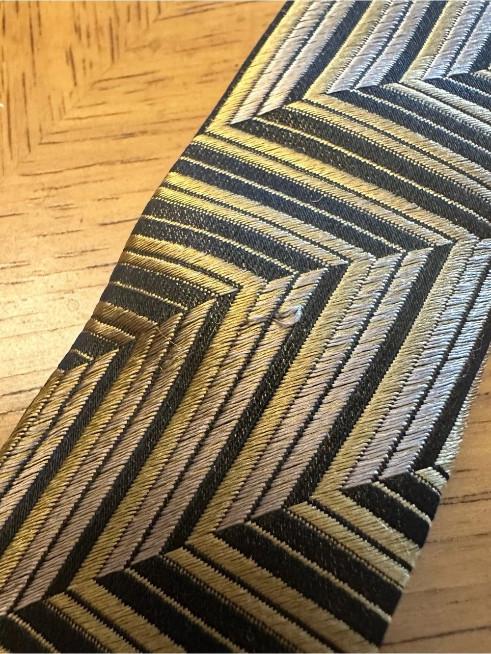 Benedetto 100% SILK Men's Designer Geometric Tie Gold Black Chevron Pattern
